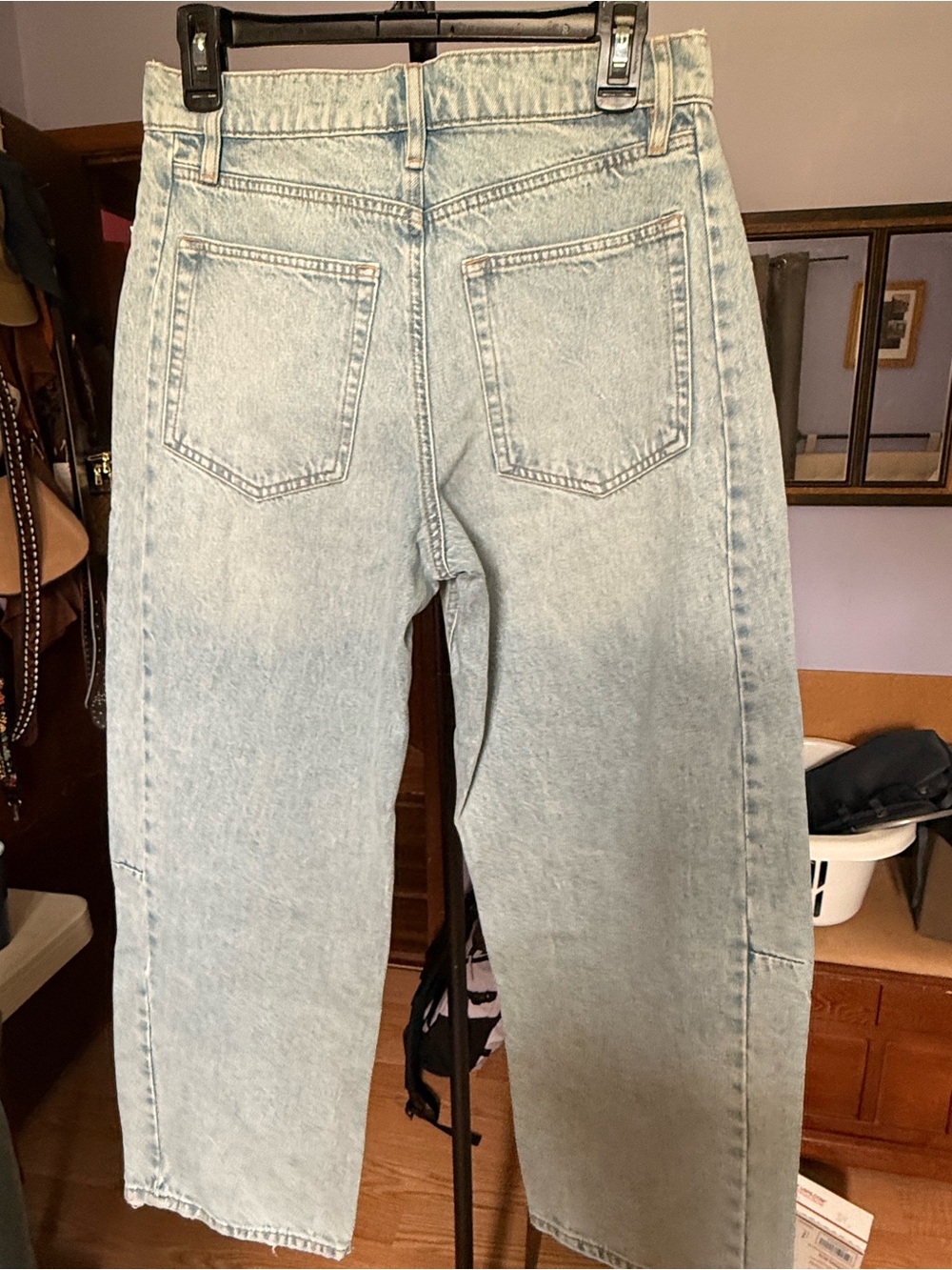 NWT Forever 21 Light Wash High-Waist Straight Jeans - Light Blue - Picture 3 of 3